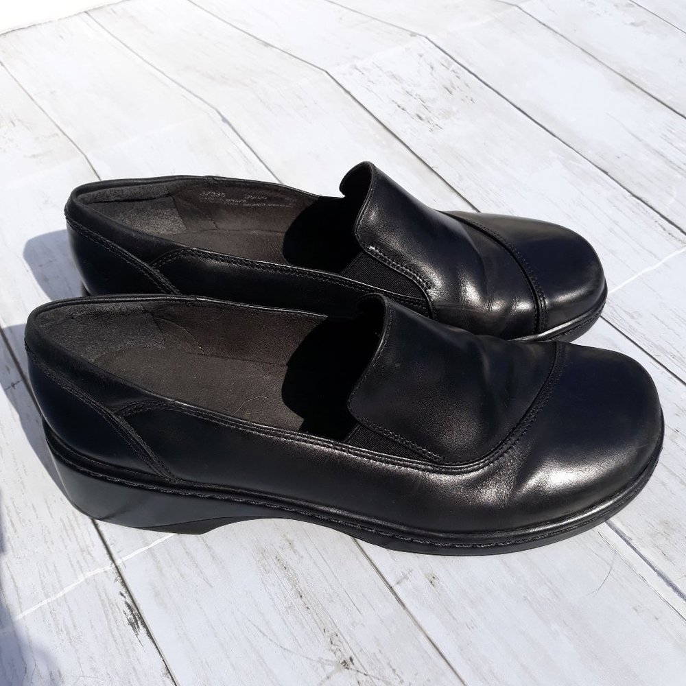 Clarks Slip On Black 37335 Heeled Loafer Wm Sz 8.5